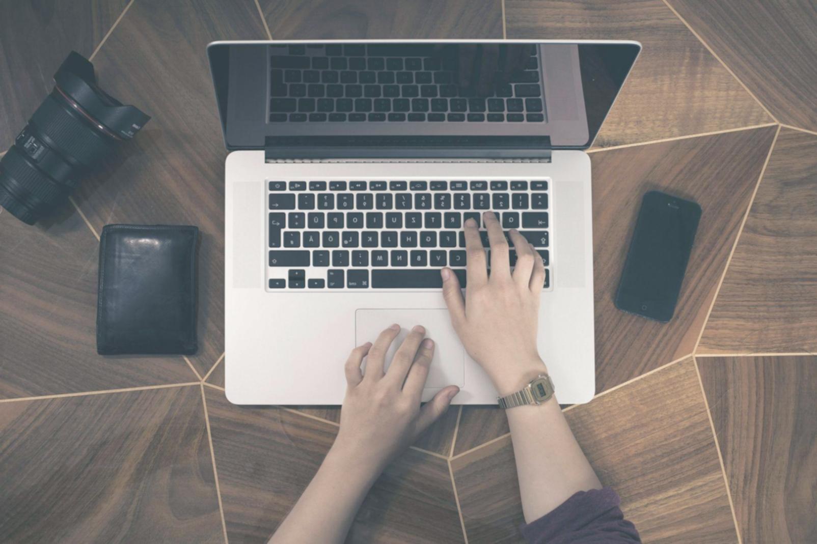 Environnement d'apprentissage moderne avec outils technologiques pour l'analyse financière