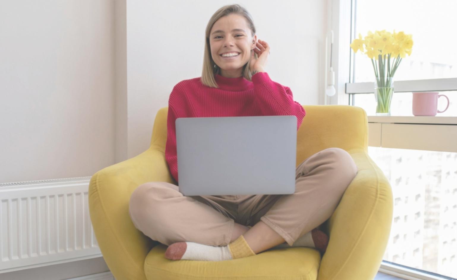 Équipe d'analystes financiers travaillant sur des modèles prédictifs complexes