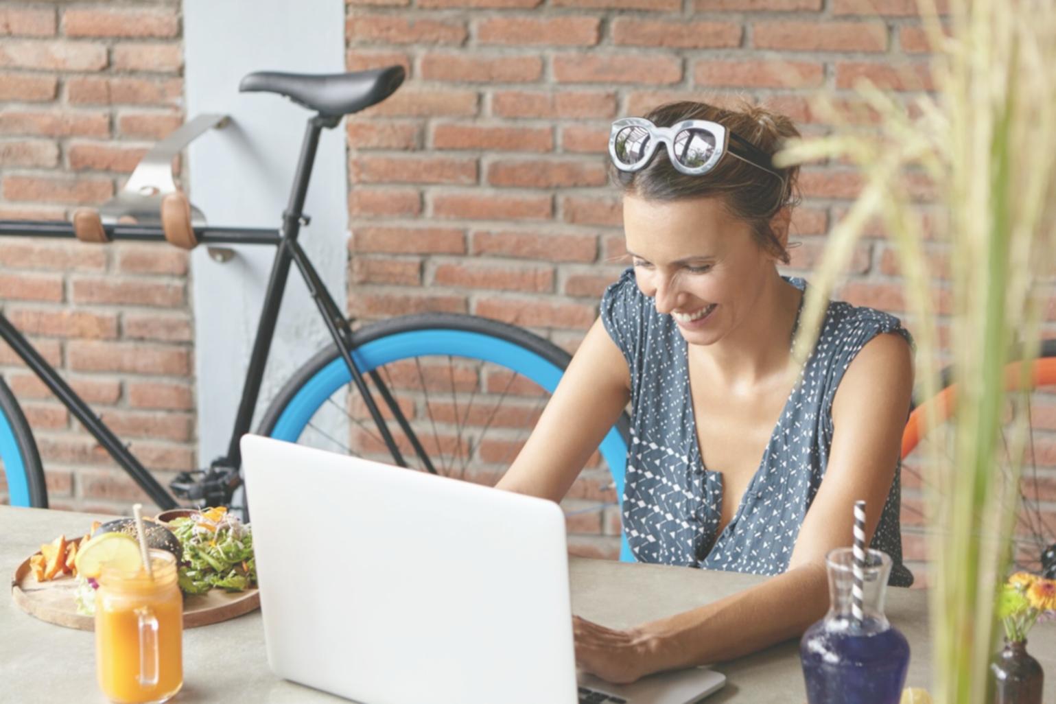 Processus collaboratif d'analyse financière avec outils de visualisation avancés